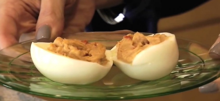 humus eggs